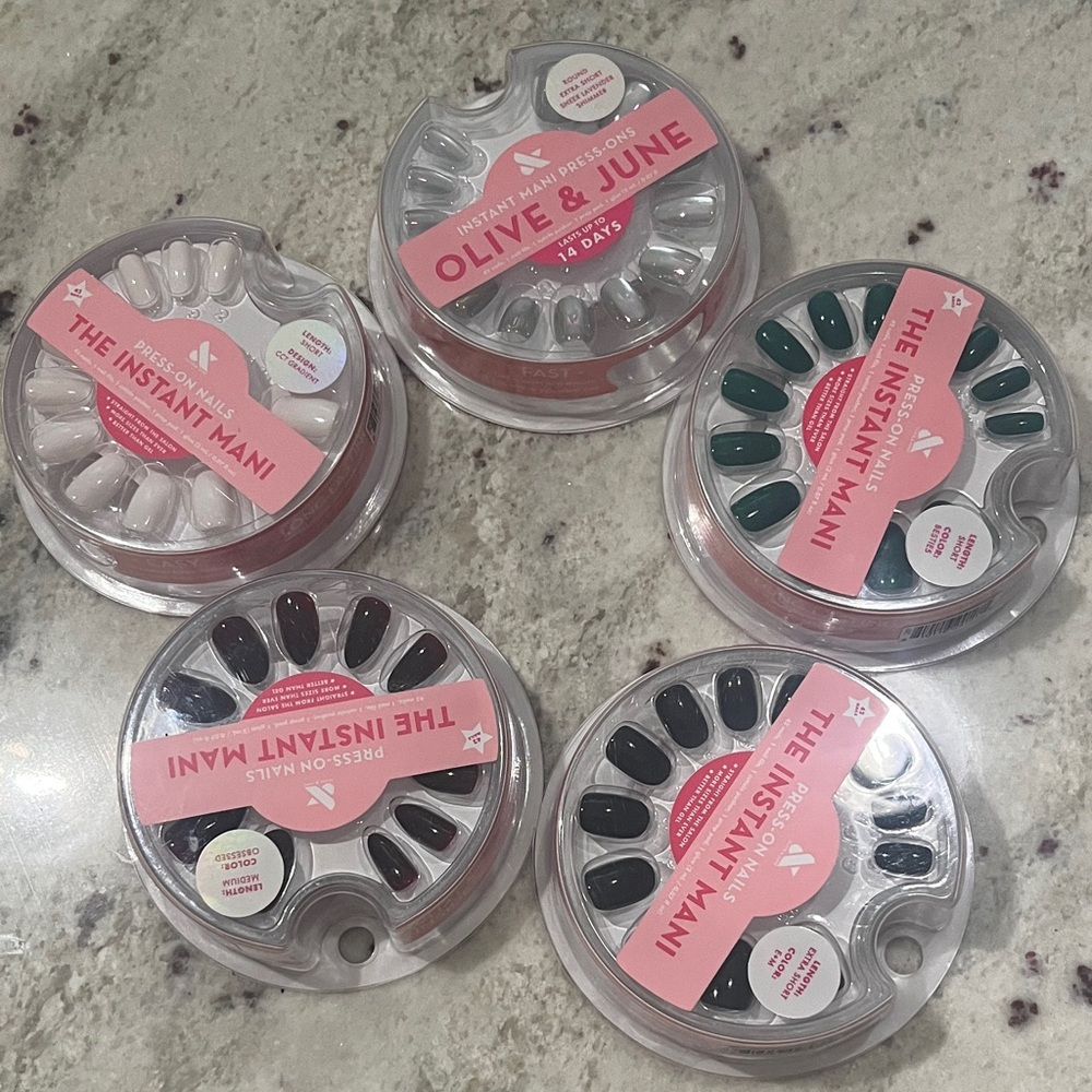 Olive & June Press-On Nails Set